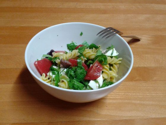 testovinovy_salat_s_rajcaty