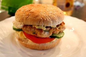 kruti_burger_s_mangovou_majonezou